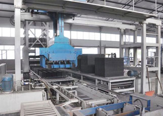 全自動(dòng)水泥制磚機(jī)配自動(dòng)收磚線(xiàn)可一氣呵成