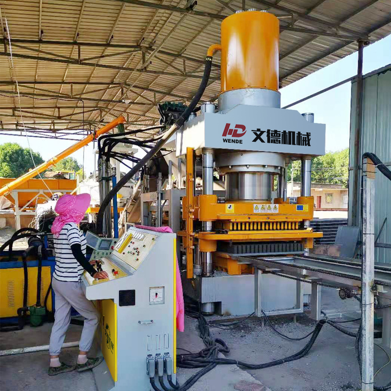 靜壓磚機(jī)是什么？設(shè)備優(yōu)勢(shì)有哪些